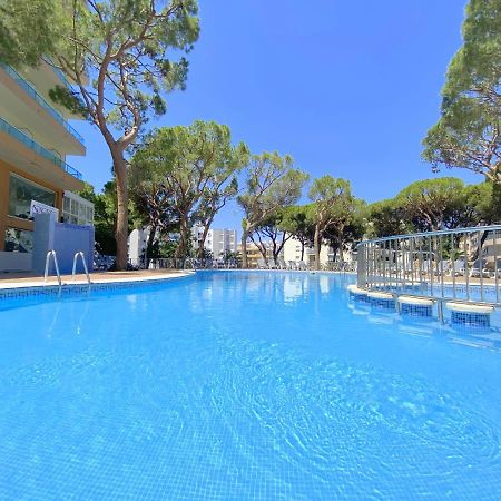 Rentalmar Blue Beach & Pool Салоу Екстериор снимка