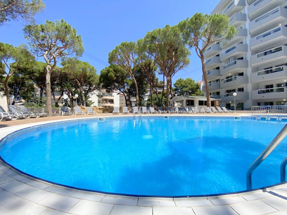Rentalmar Blue Beach & Pool Салоу Екстериор снимка