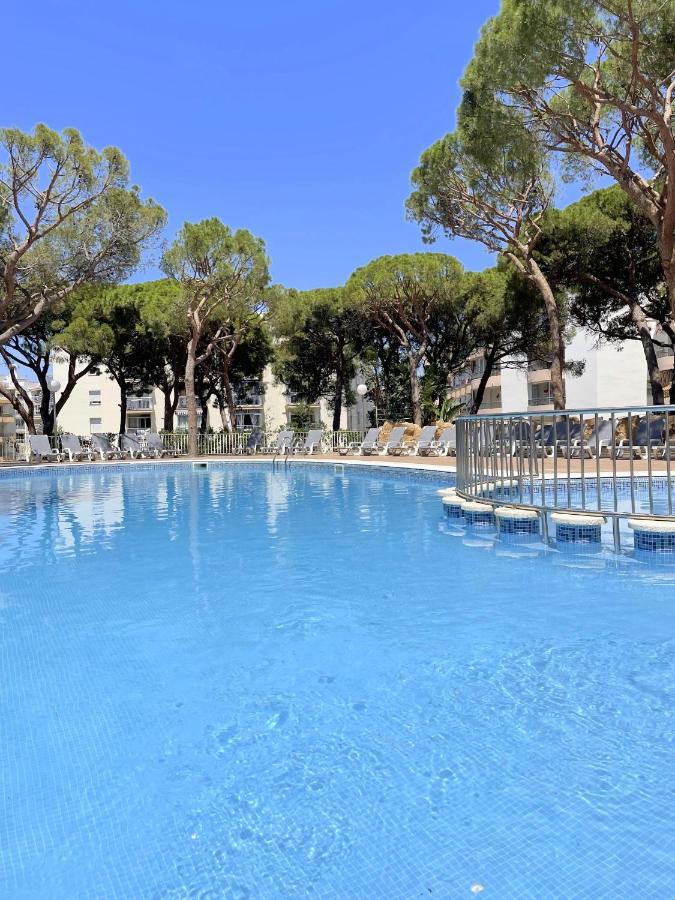 Rentalmar Blue Beach & Pool Салоу Екстериор снимка