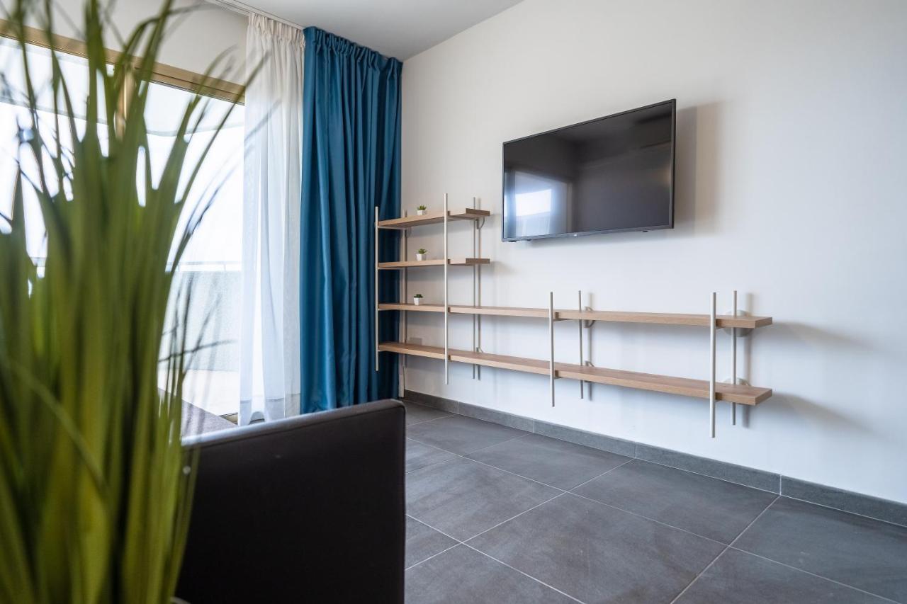 Rentalmar Blue Beach & Pool Салоу Стая снимка
