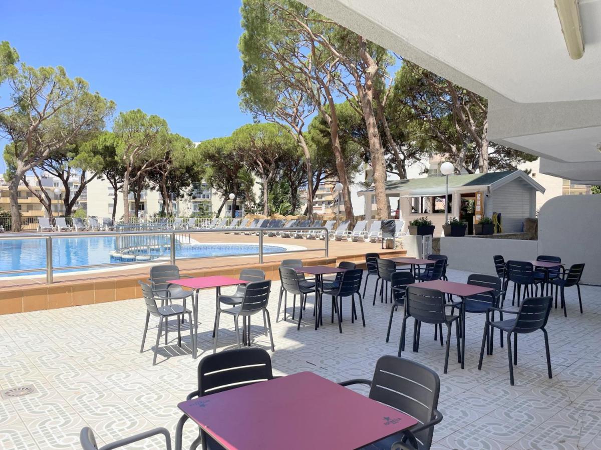 Rentalmar Blue Beach & Pool Салоу Екстериор снимка