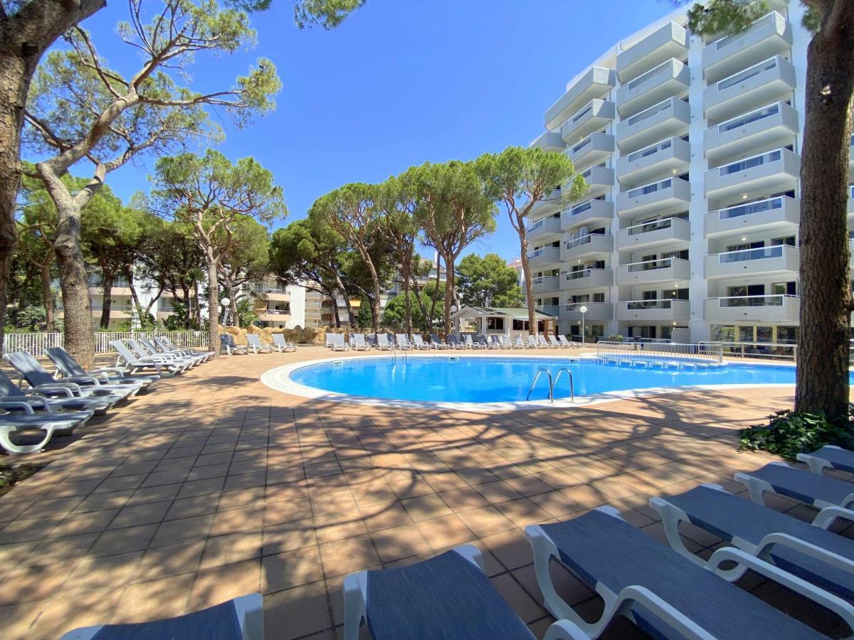 Rentalmar Blue Beach & Pool Салоу Екстериор снимка