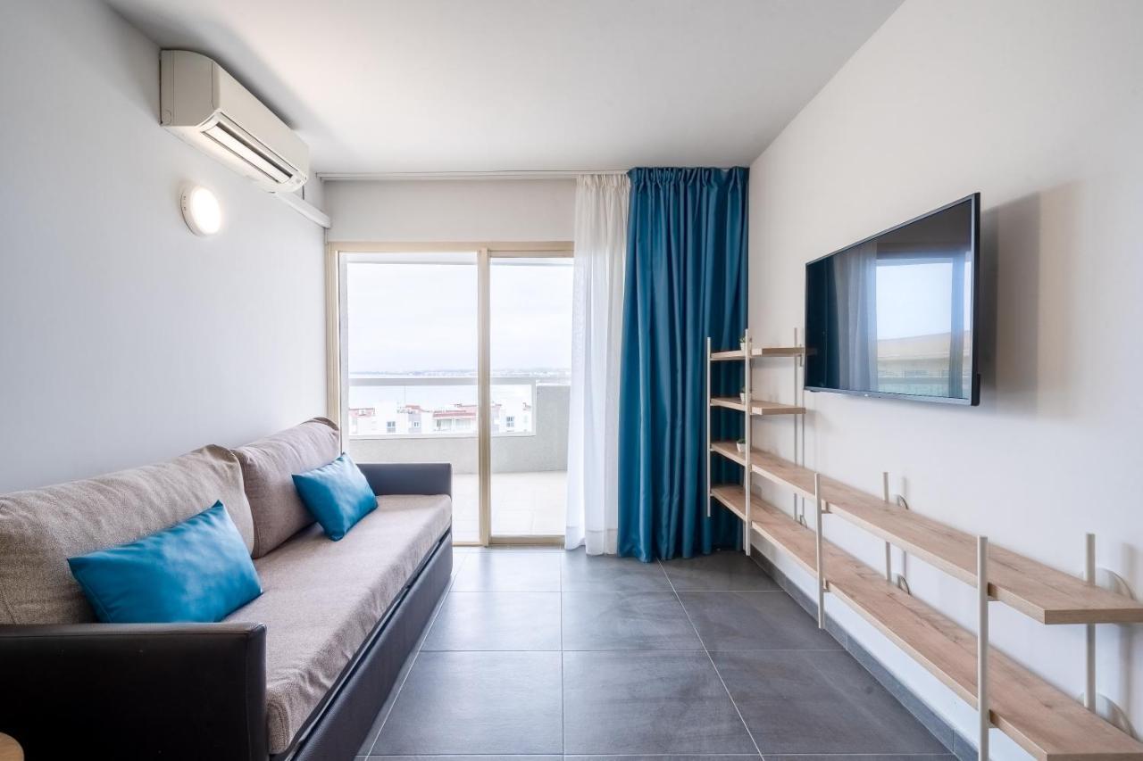 Rentalmar Blue Beach & Pool Салоу Стая снимка