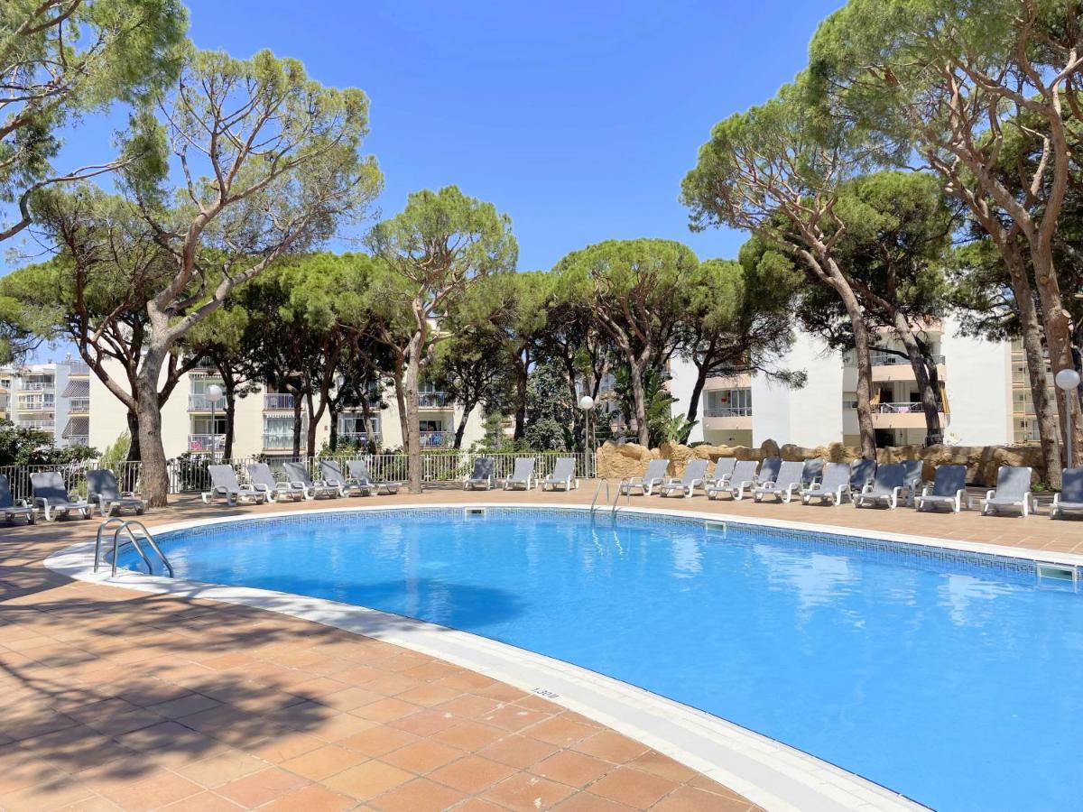 Rentalmar Blue Beach & Pool Салоу Екстериор снимка