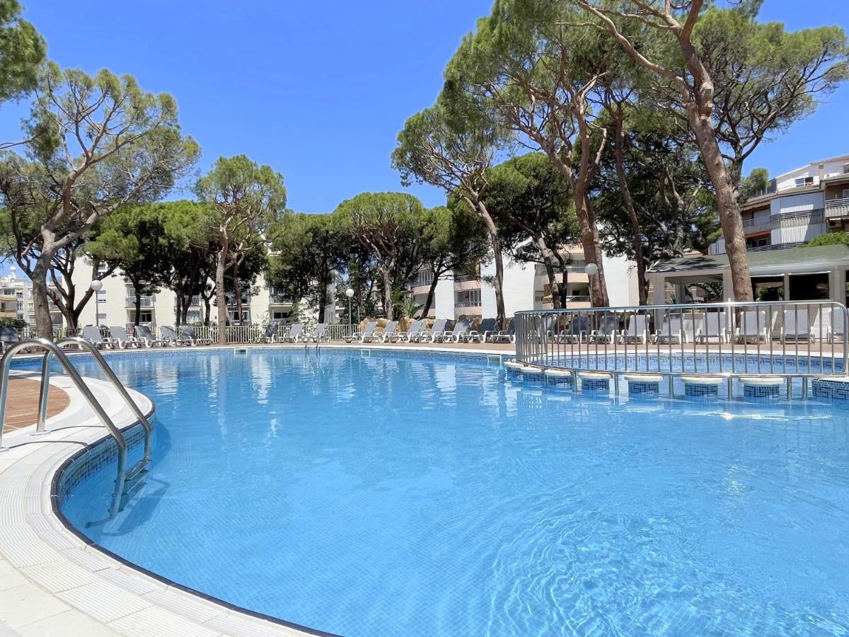 Rentalmar Blue Beach & Pool Салоу Екстериор снимка