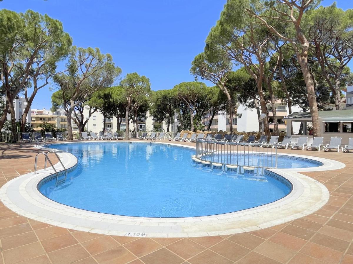 Rentalmar Blue Beach & Pool Салоу Екстериор снимка